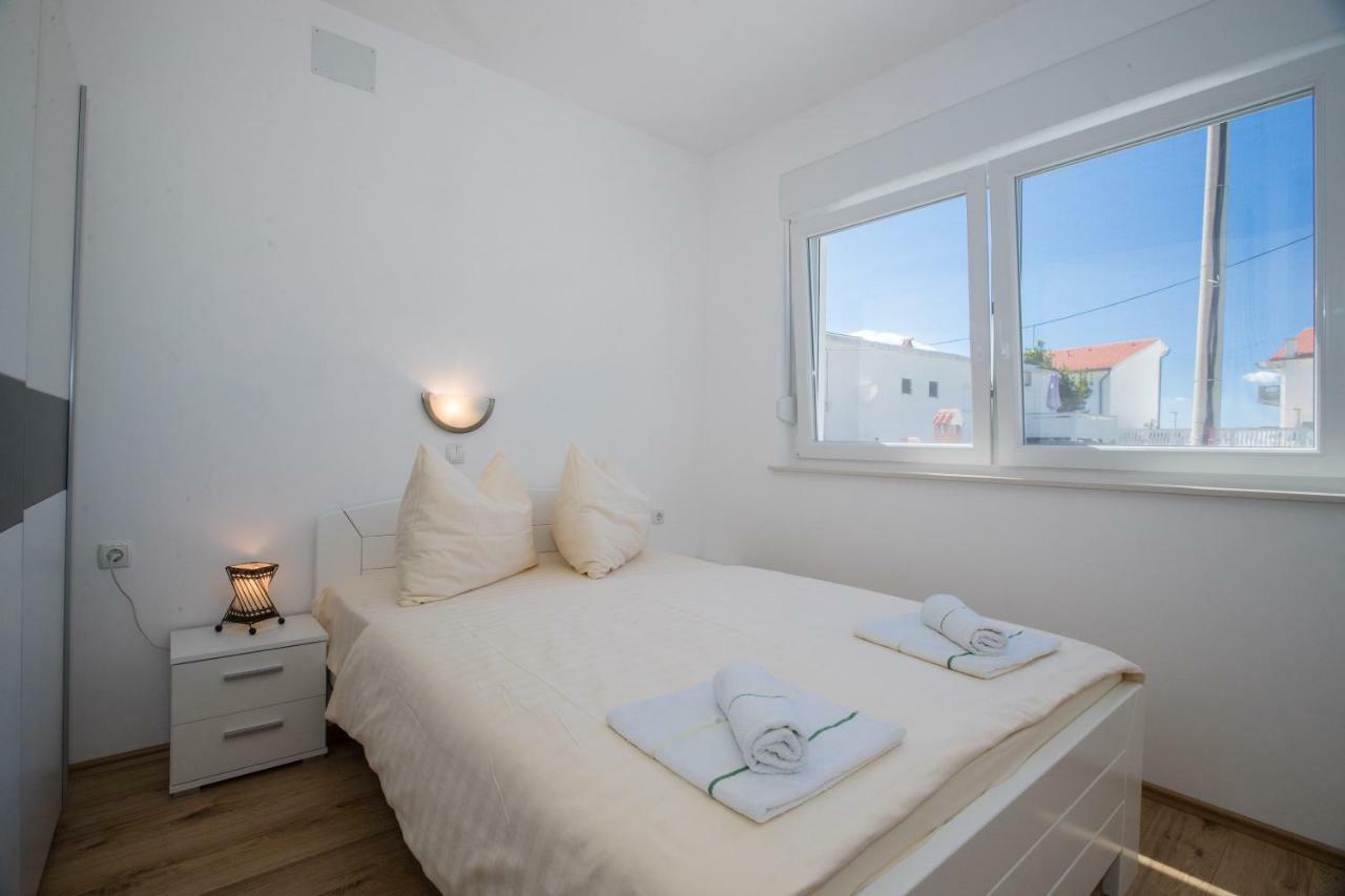 Apartments Petrusic Супетарська Драґа Екстер'єр фото
